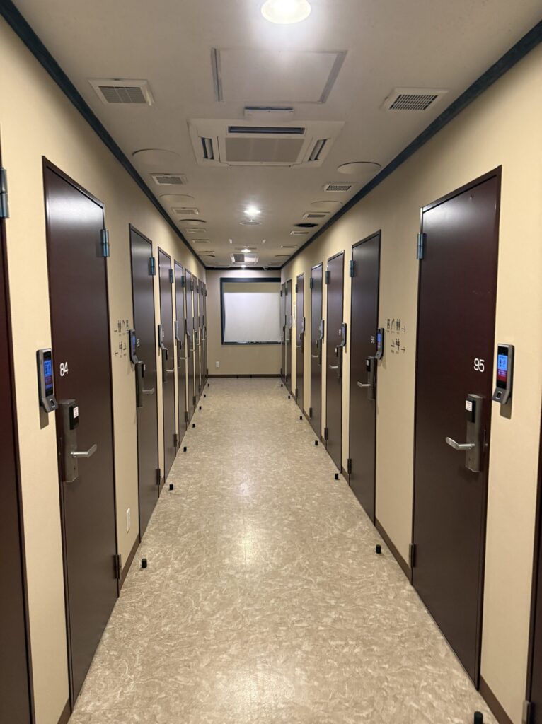 快活CLUBの廊下