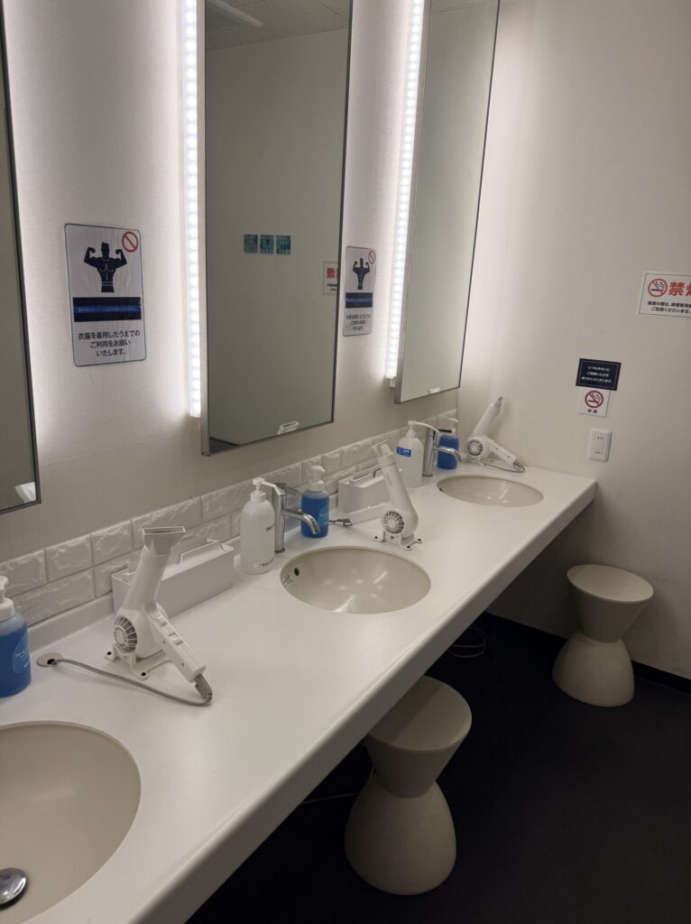 快活CLUB洗面台